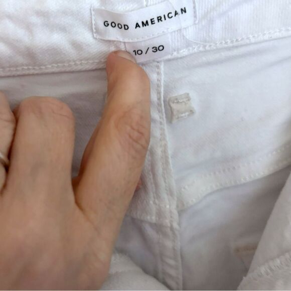 Good American Women's White Bombshell Denim Short Frayed Asymmetric Hem sz 10 - Picture 4 of 6